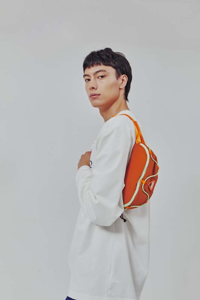 고트레일 슬링백