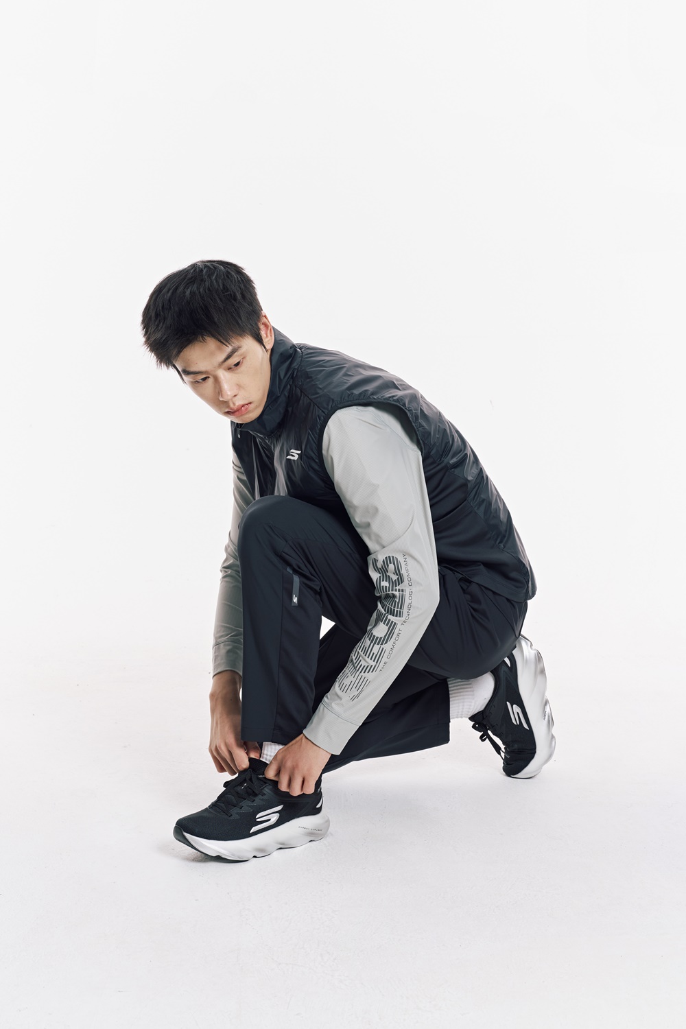 [스케쳐스 어패럴] 남성 하이브리드 경량 패딩 베스트