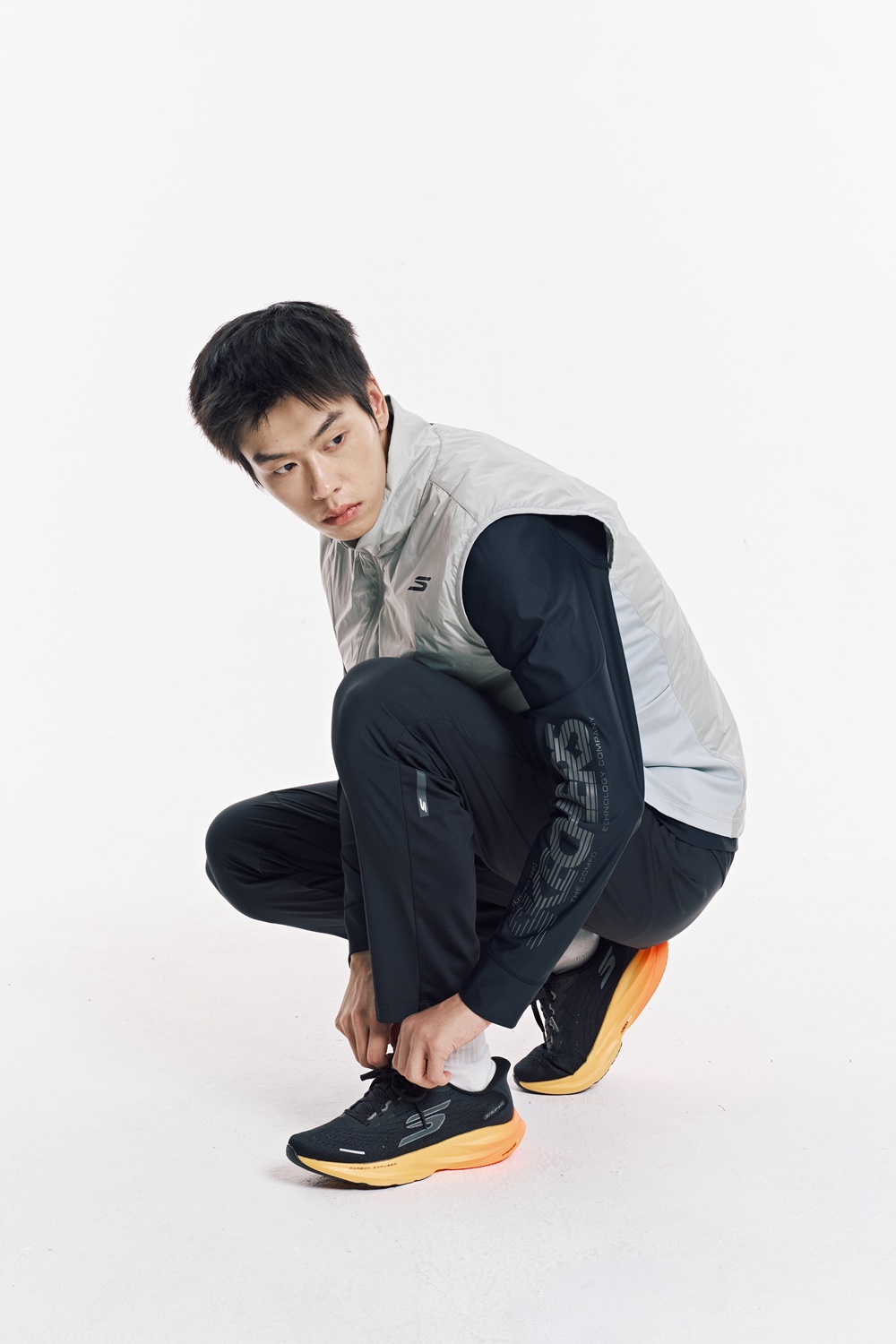 [스케쳐스 어패럴] 남성 하이브리드 경량 패딩 베스트