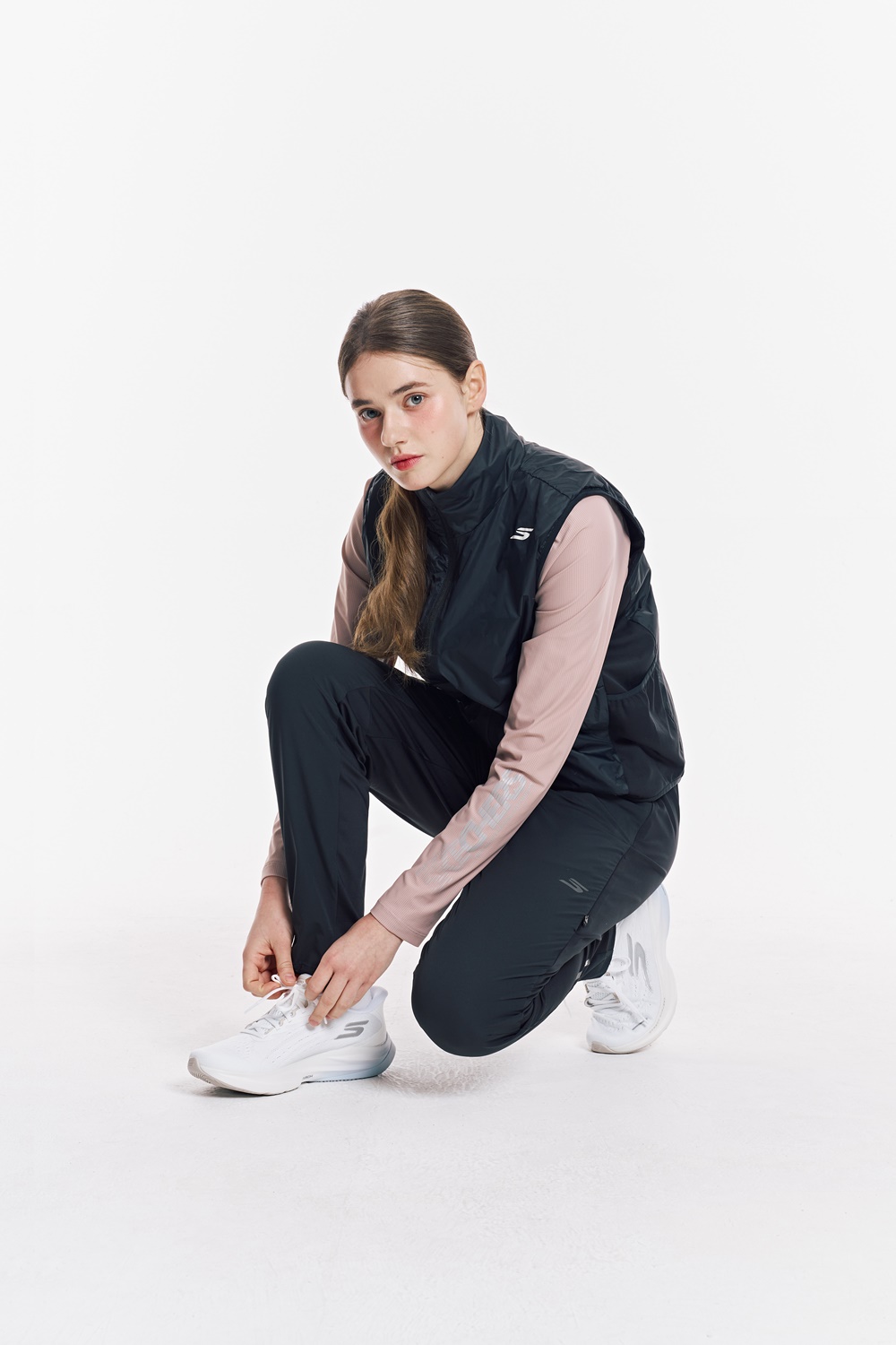 [스케쳐스 어패럴] 여성 하이브리드 경량 패딩 베스트