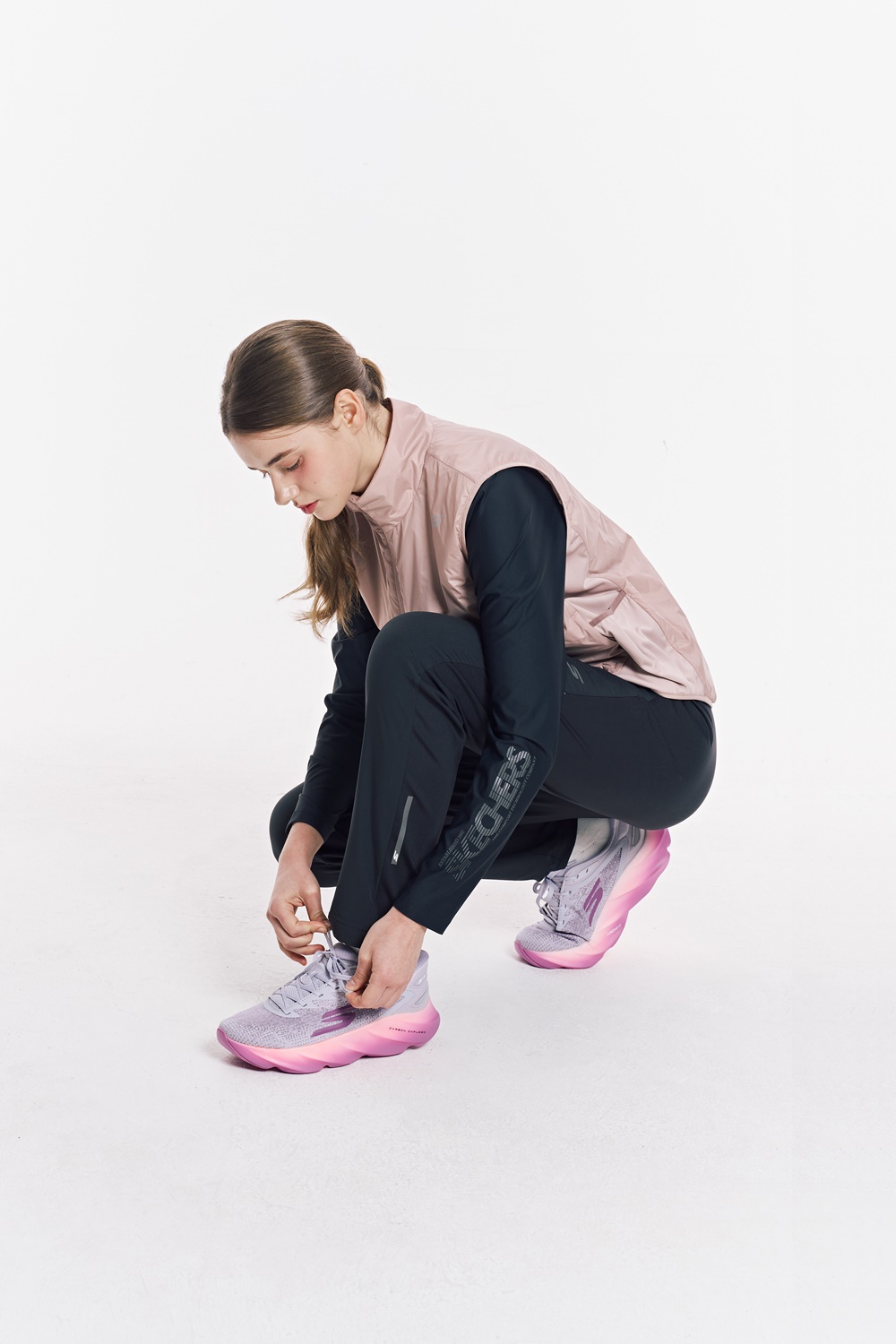 [스케쳐스 어패럴] 여성 하이브리드 경량 패딩 베스트