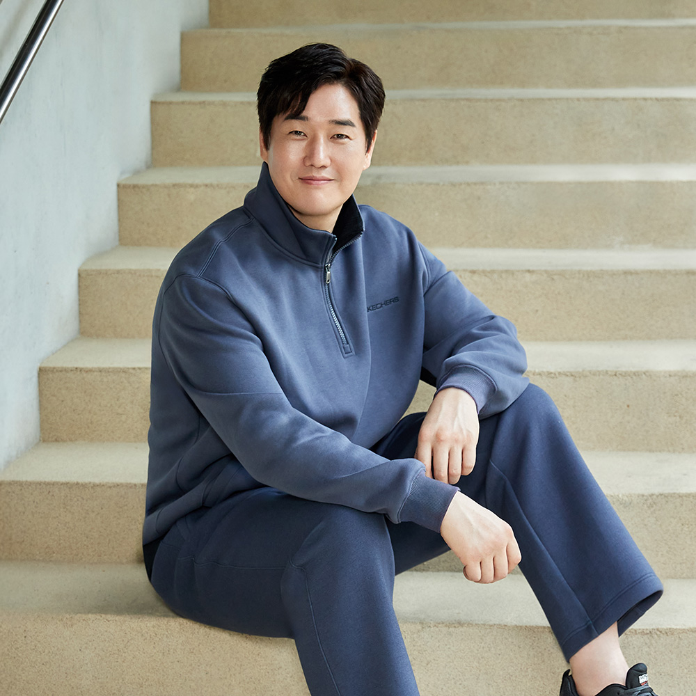 [유지태 착용 남성 사각기모 배색 하프 반집업 풀오버